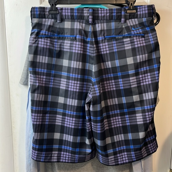 Nike golf dri-fit shorts size medium - Picture 2 of 3